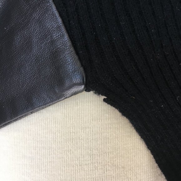 Revolve Soyer Black Leather Wool V Neck Asymmetrical Ribbed Crop Sweater Small - Picture 13 of 14